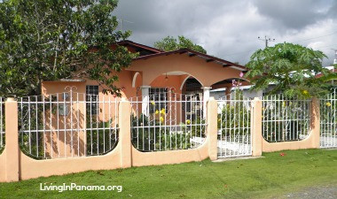 A Nice Panamanian Style House In Rio Mar