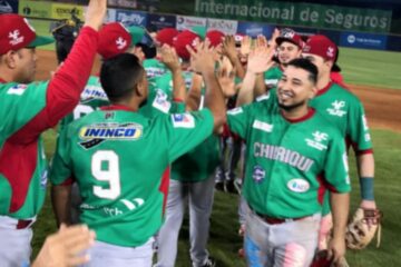 photo of baseball teams congratulating each other