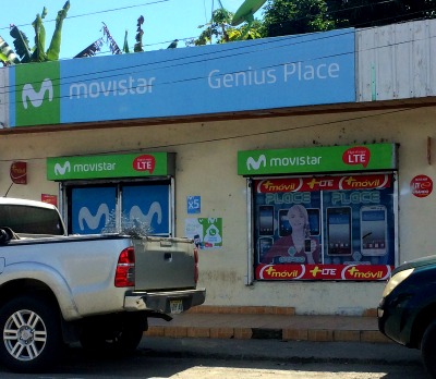 Exterior of cell phone and repair store in Puerto Armuelles